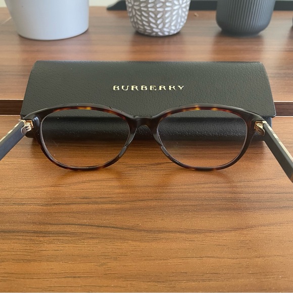 Authentic Burberry Spectacles with case 🤎Made in Italy 🫰 - Picture 5 of 9